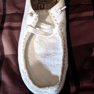 Lace cream colored Hey Dude Shoes sz 9